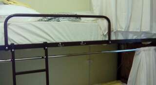 Гостиница Hostel Tepliy Краснодар Спальное место на двухъярусной кровати в общем номере для мужчин-1